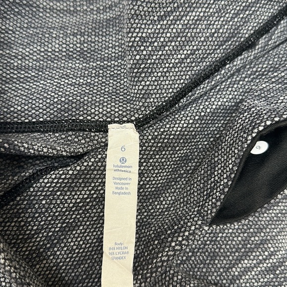 LIKE NEW! Lululemon Wunder Under Crop II - Picture 12 of 14